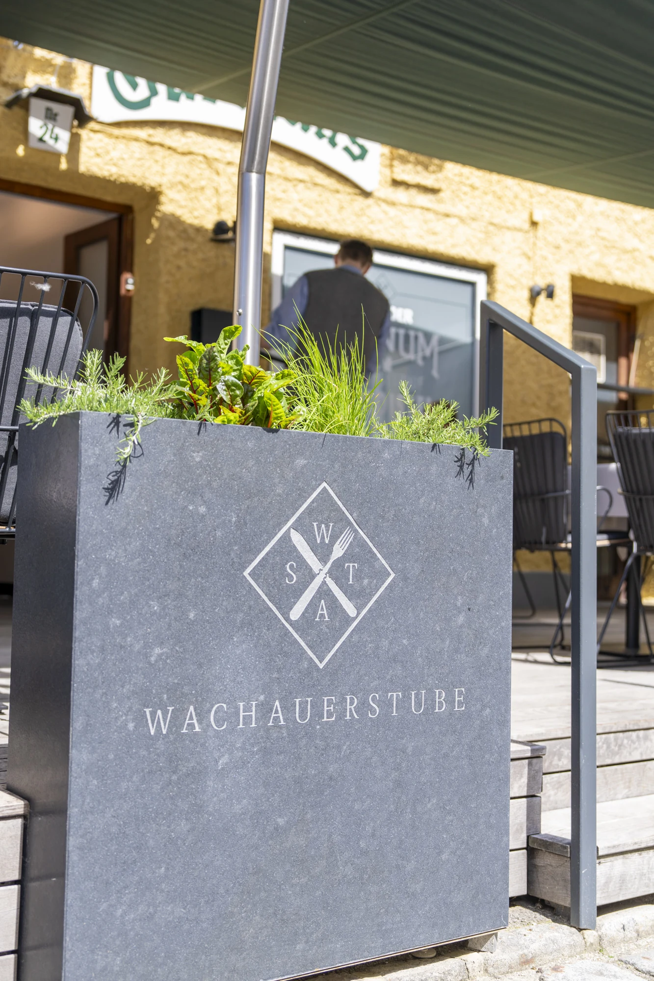 122 LET Wachauerstube DDR SDR Trapez 19