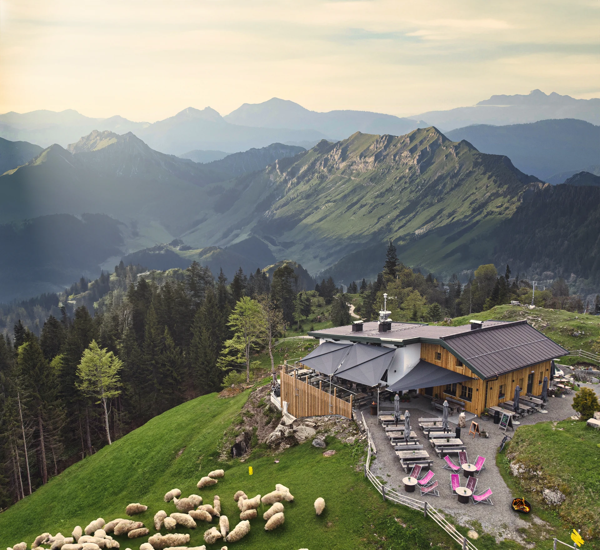 Sonnenschutz für Gastronomie im Weinbergerhaus Tirol