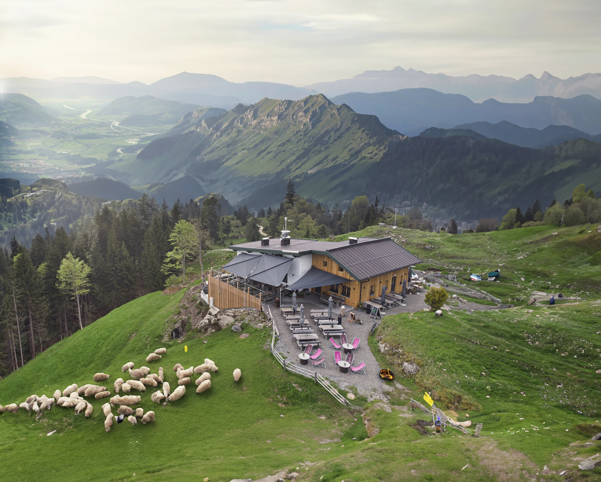 Sonnenschutz für Gastronomie in den Bergen Tirols