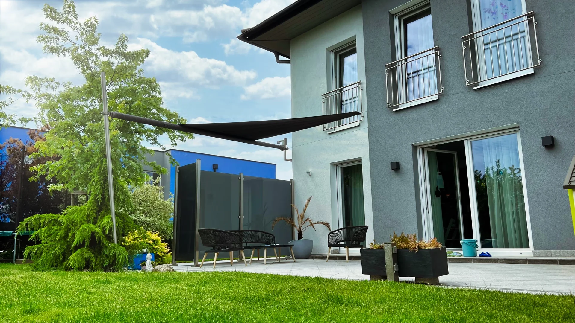 Elektrisch aufrollbares Sonnensegel Familienhaus – Detailansicht LET Mechanik