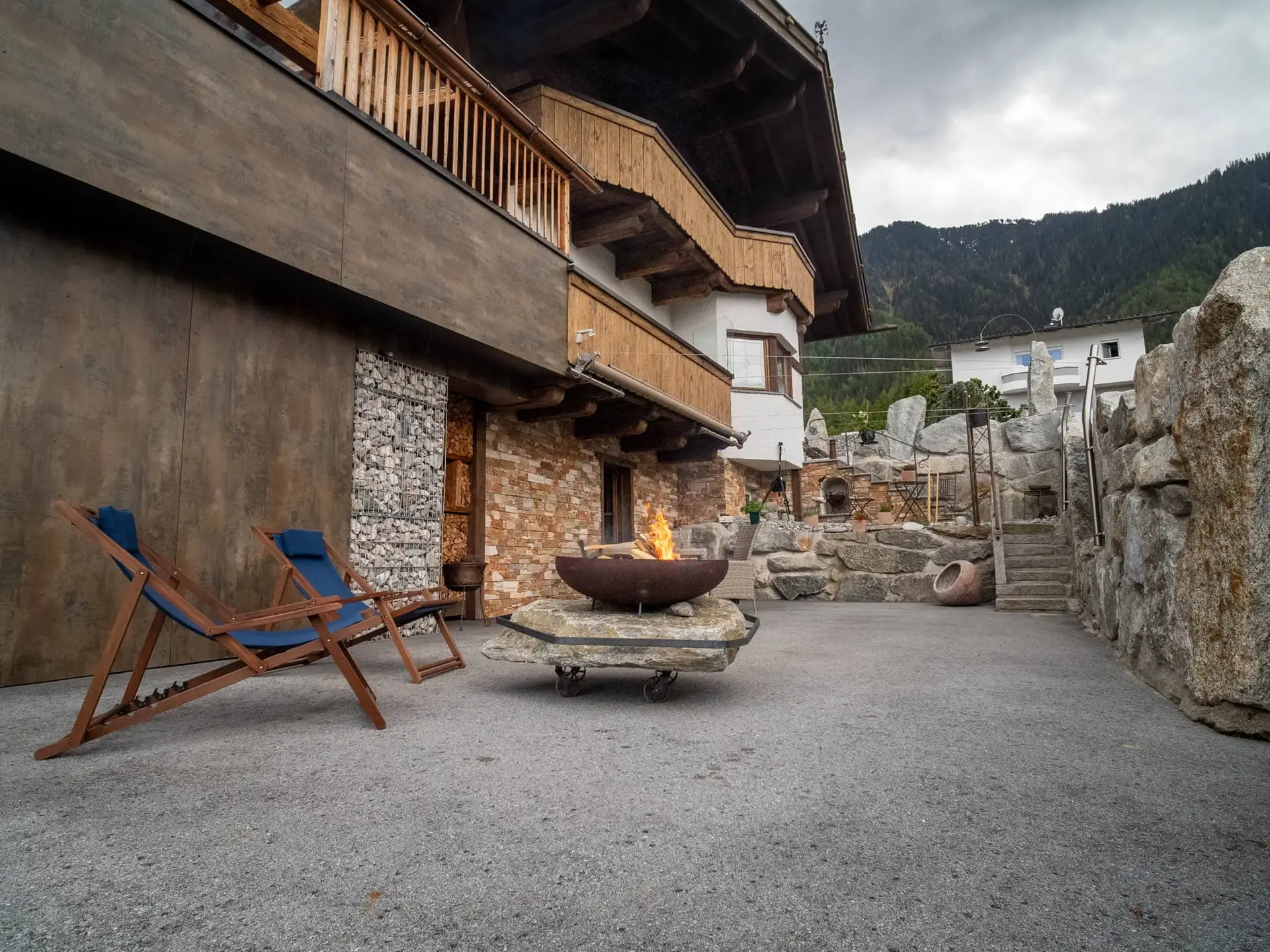 Trapez Sonnensegel nach Maß Steinterrasse Ötztal – LET Maßanfertigung