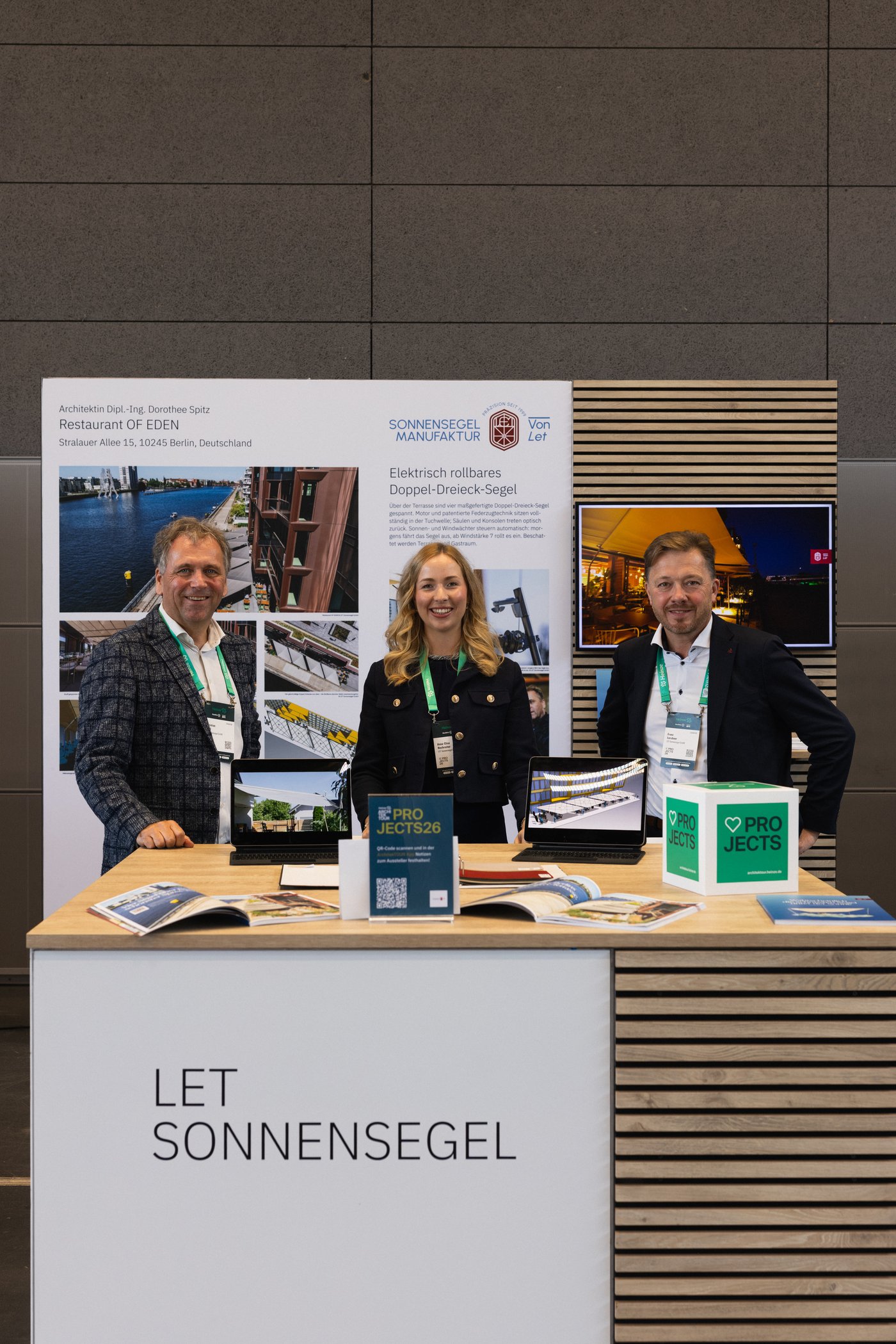 LET Sonnensegel am Stand der Heinze ArchitekTOUR PROJECTS26 München (© Kira Brüssau / Heinze GmbH)